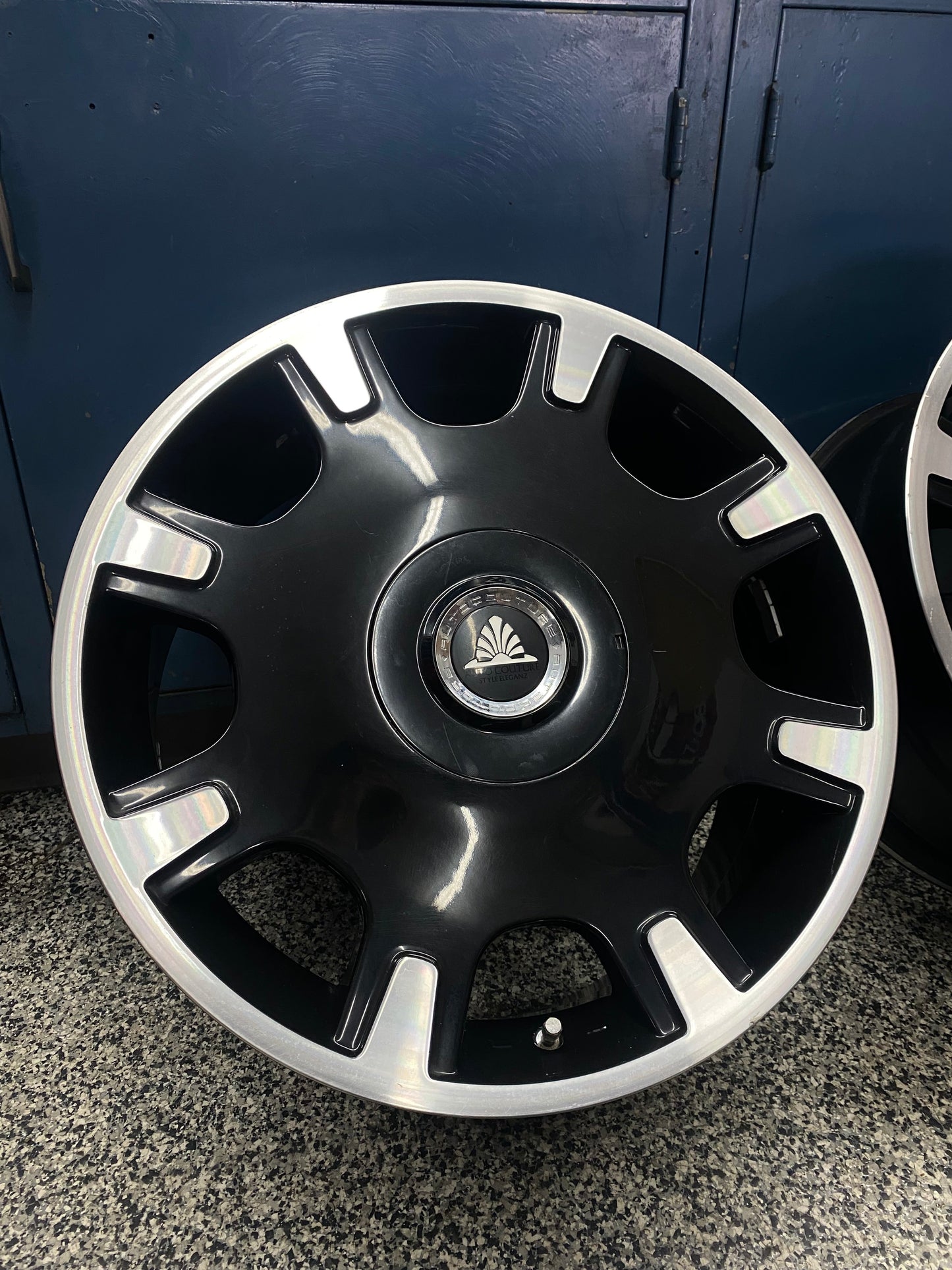 Auto Couture Blue Label Crescent 18''