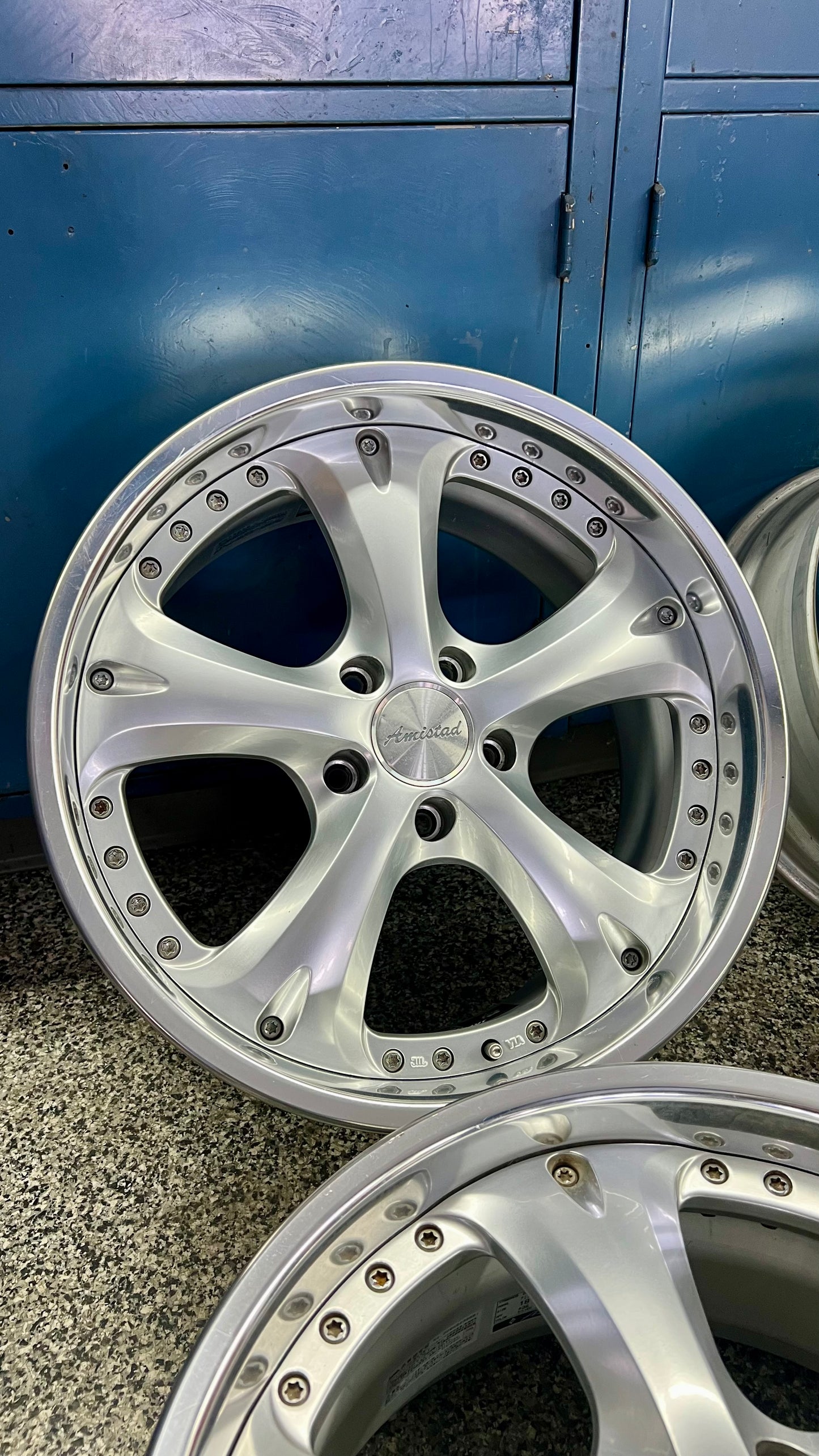 Amistad V 18''