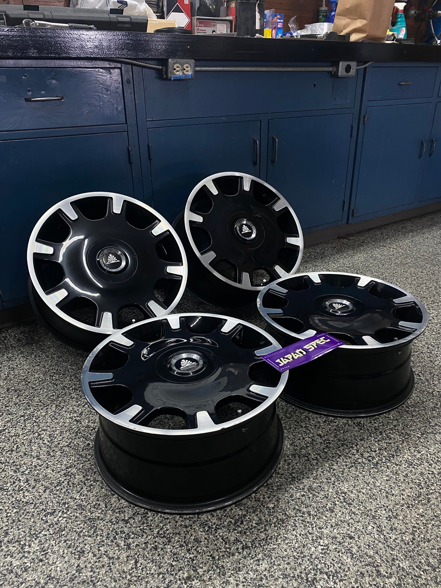 Auto Couture Blue Label Crescent 18''