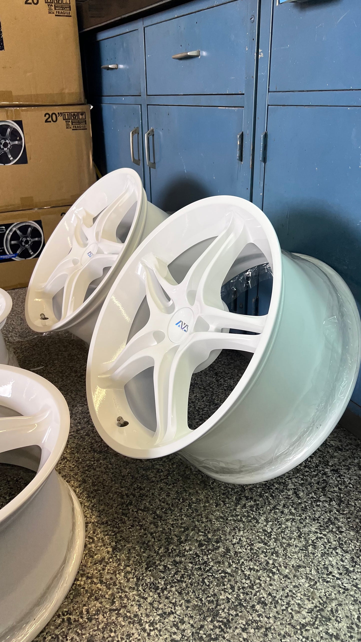 Yokohama AVS Model VS5 18''