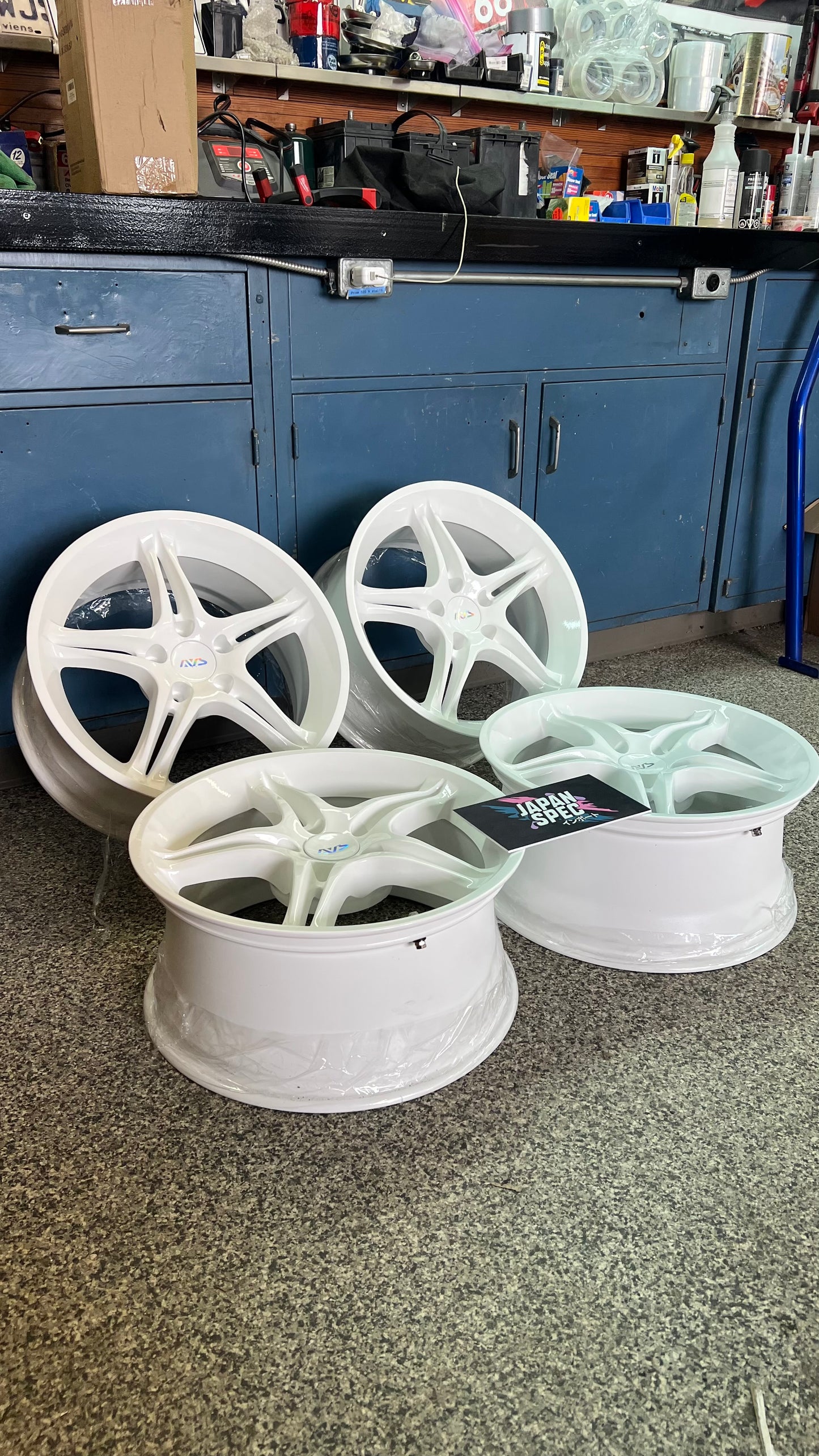 Yokohama AVS Model VS5 18''